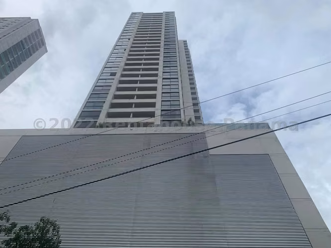 Venta de Apartamento de 92 m2 en PH Carreras El Carmen 26-2767GG