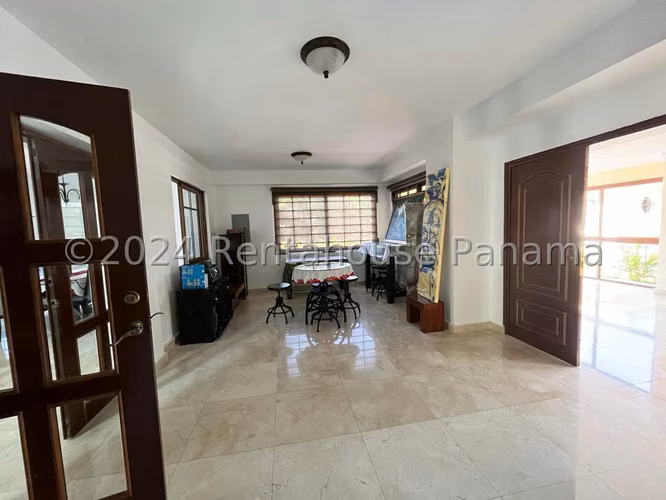 Venta de Casa Glamorosa en PH Los Senderos, Clayton 26-3458GG