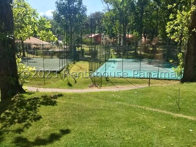 Venta de Casa Glamorosa en PH Los Senderos, Clayton 26-3458GG