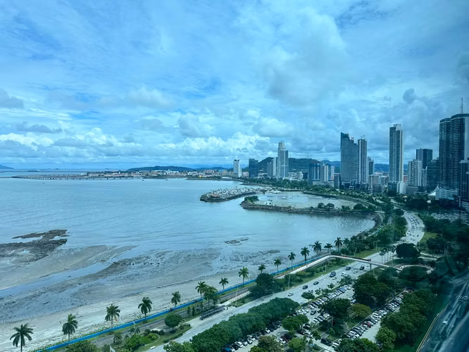 APARTMENT FOR SALE IN AV BALBOA PH GRAND BAY