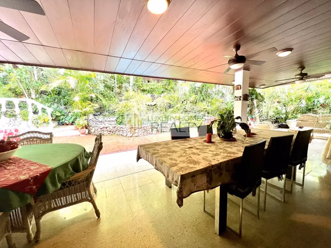 Vendo Casa de 3 niveles en Hato Pintado