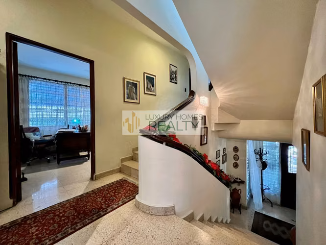 Vendo Casa de 3 niveles en Hato Pintado