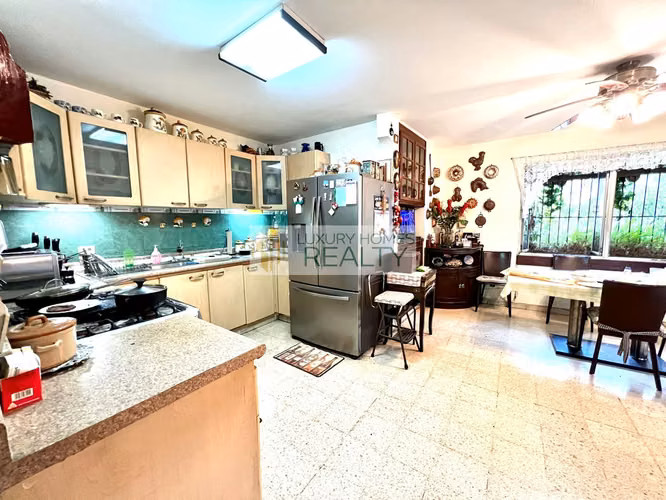 Vendo Casa de 3 niveles en Hato Pintado