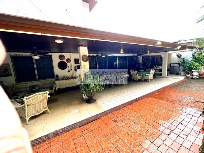 Vendo Casa de 3 niveles en Hato Pintado