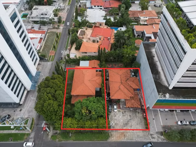 Venta de Terrenos en Obarrio de 1,968m2 y 900m2 de mejoras