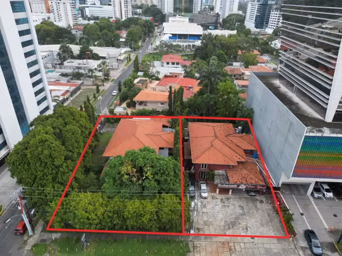 Venta de Terrenos en Obarrio de 1,968m2 y 900m2 de mejoras