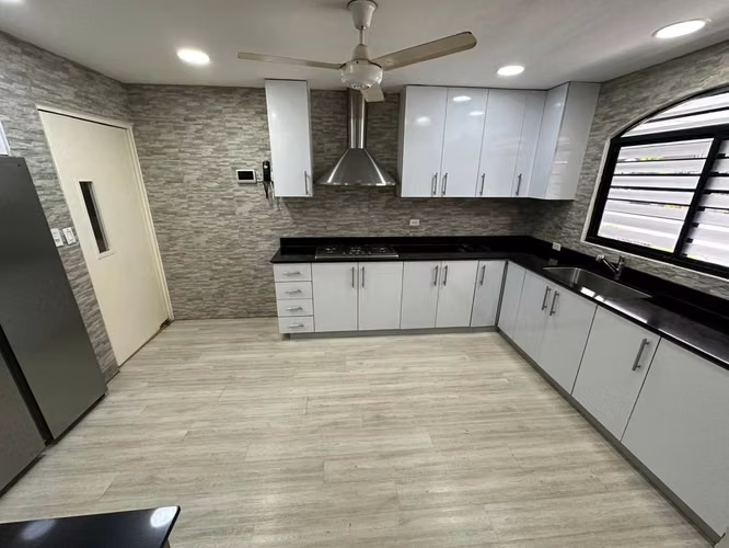 SE VENDE CASA EN URBANIZACION EL BOSQUE