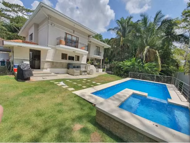 Casa de dos Pisos en Venta en Camino de Cruces, Ciudad de Panamá