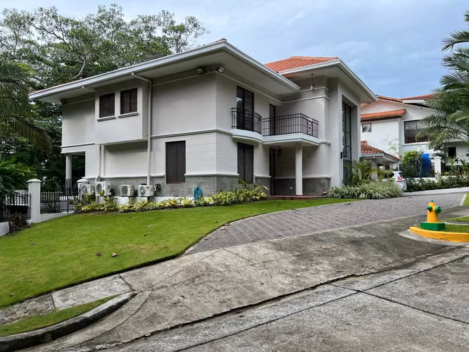 Two-Story Home for Sale in Camino de Cruces, Panama City