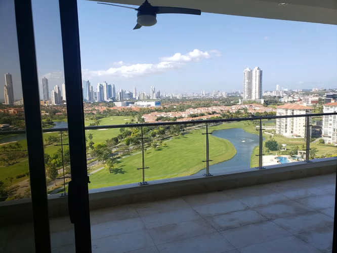 Venta de Apartamento en Santa María, PH La Vista on the Green, 300m2
