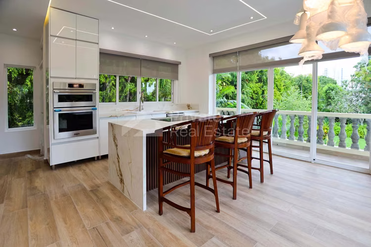 Venta de Casa en Altos del Golf