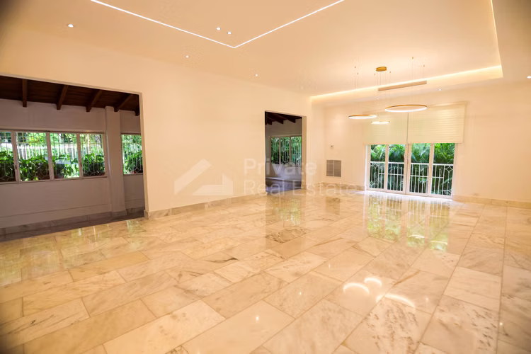 Venta de Casa en Altos del Golf