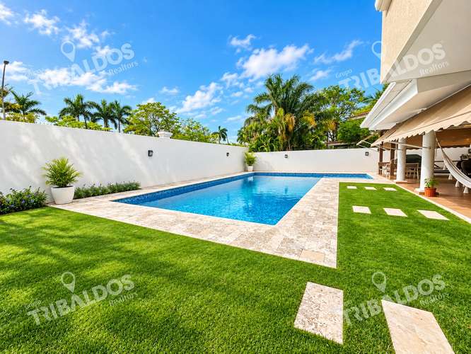 Venta de casa en Costa del Este, 4 recámaras con piscina y amplia terraza