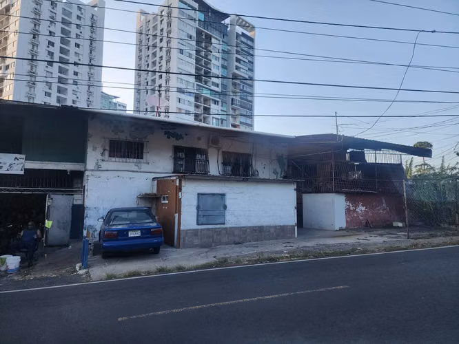 Edificio Comercial / Residencial en Pueblo Nuevo