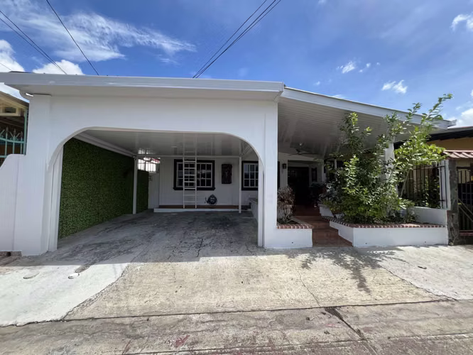 CASA EN VENTA RESIDENCIAL LA FONTANA MUDATE SIN PAGAR LUZ PANELES SOLARES