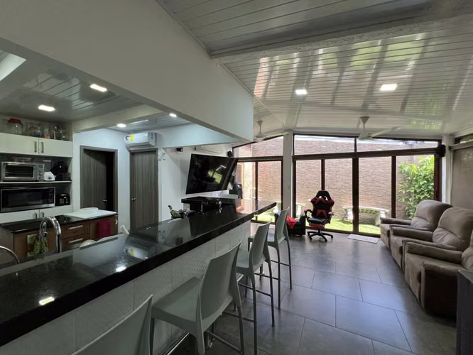 CASA EN VENTA RESIDENCIAL LA FONTANA MUDATE SIN PAGAR LUZ PANELES SOLARES