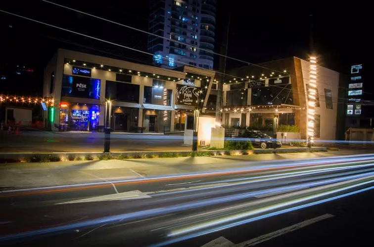 Alquiler de Local comercial en San Francisco, Plaza Corner 68, 190m2