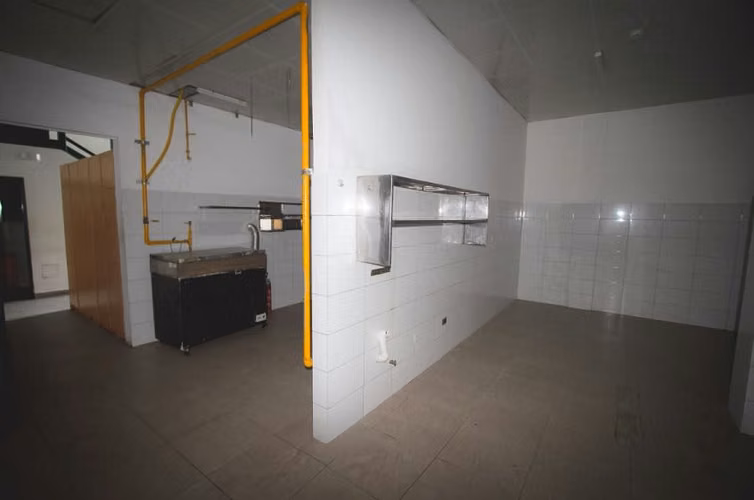 Alquiler de Local comercial en San Francisco, Plaza Corner 68, 190m2