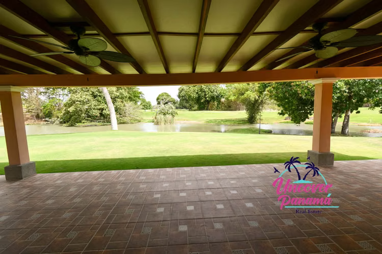 Villa de 4 recamaras con vista al golf