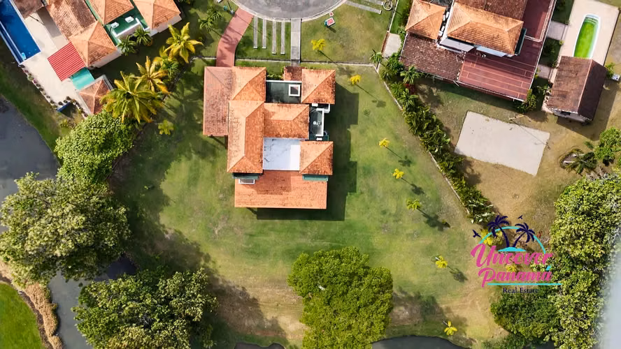 Villa de 4 recamaras con vista al golf