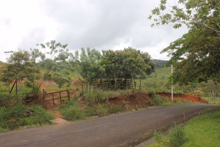 SANTA ROSA CAPIRA VENDO TERRENO