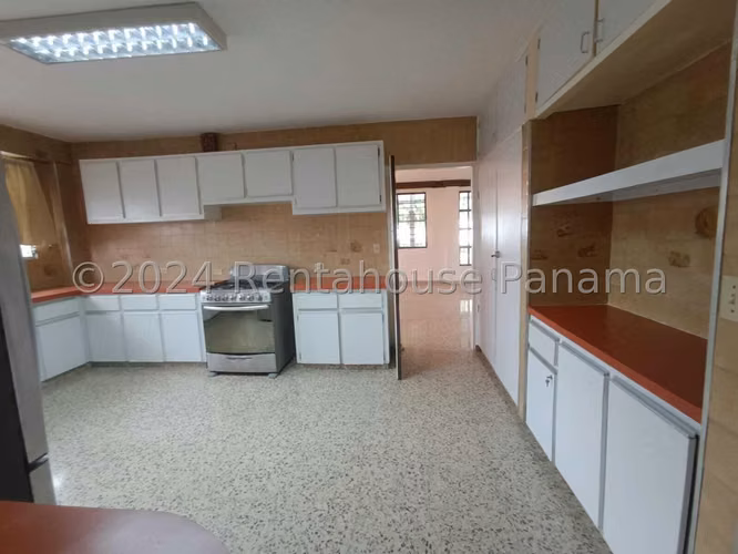 Venta de Casa Unifamiliar en Loma Alegre, Altos del Golf 25-8984GG
