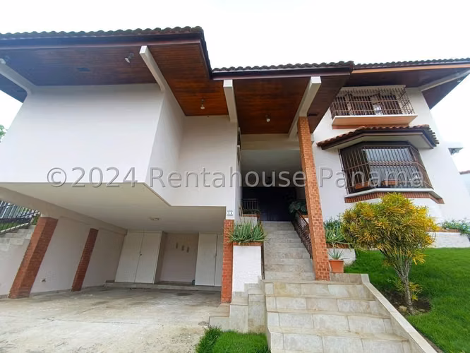 Venta de Casa Unifamiliar en Loma Alegre, Altos del Golf 25-8984GG