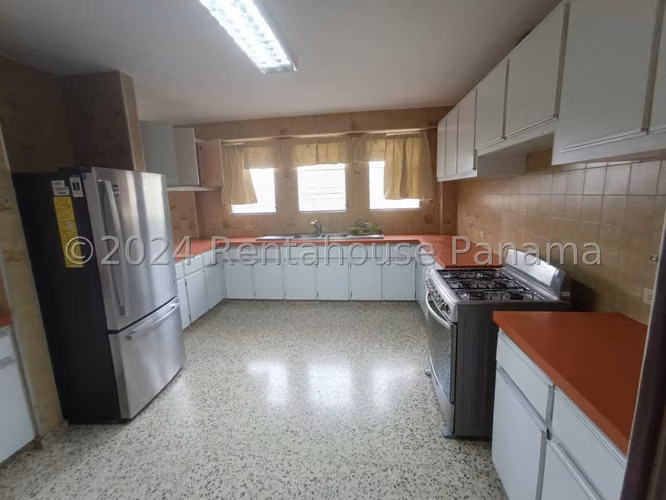 Venta de Casa Unifamiliar en Loma Alegre, Altos del Golf 25-8984GG