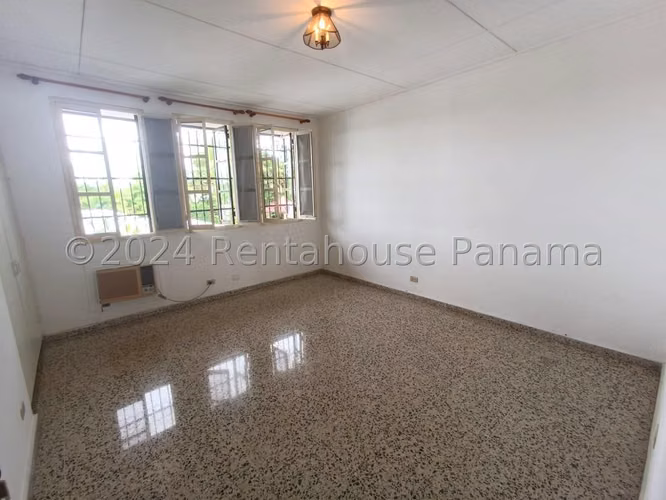 Venta de Casa Unifamiliar en Loma Alegre, Altos del Golf 25-8984GG
