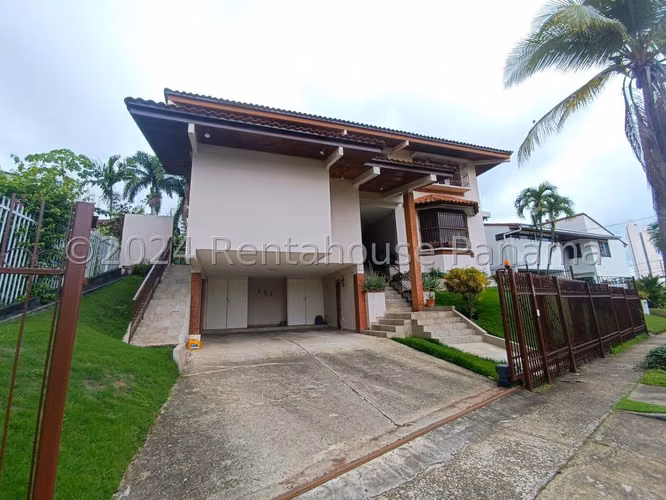 Venta de Casa Unifamiliar en Loma Alegre, Altos del Golf 25-8984GG