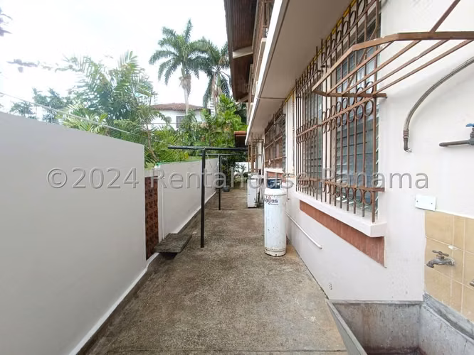 Venta de Casa Unifamiliar en Loma Alegre, Altos del Golf 25-8984GG