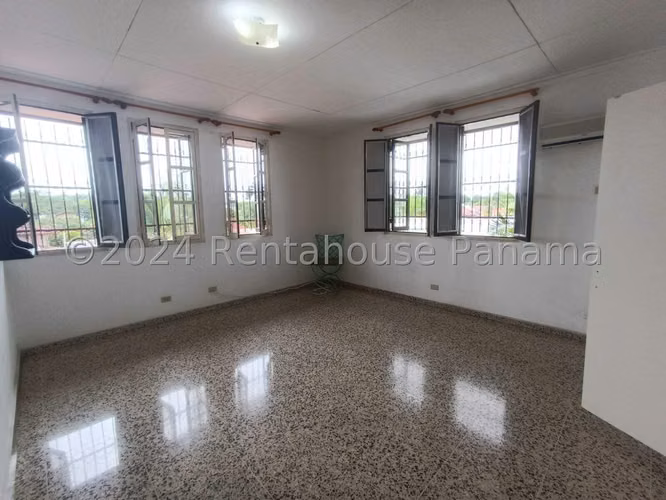 Venta de Casa Unifamiliar en Loma Alegre, Altos del Golf 25-8984GG