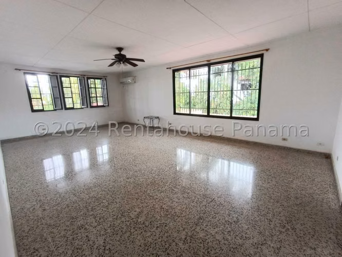Venta de Casa Unifamiliar en Loma Alegre, Altos del Golf 25-8984GG