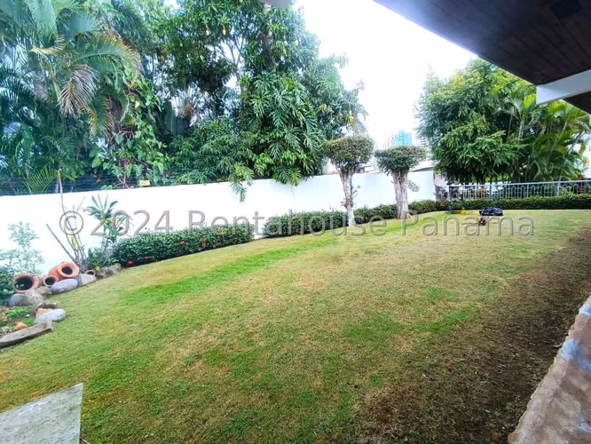 Venta de Casa Unifamiliar en Loma Alegre, Altos del Golf 25-8984GG