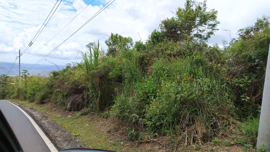 Terreno de 5 Hectáreas en las Montañas de Sora, con Vista al Mar