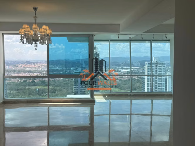 Venta de Jr Penthouse en PH Titanium – Costa del Este