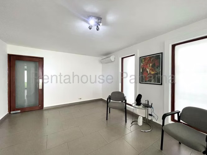 Venta de Casa Exclusiva con 500 m2 de Terreno en Obarrio 26-23GG