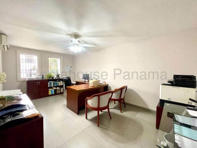 Venta de Casa Exclusiva con 500 m2 de Terreno en Obarrio 26-23GG