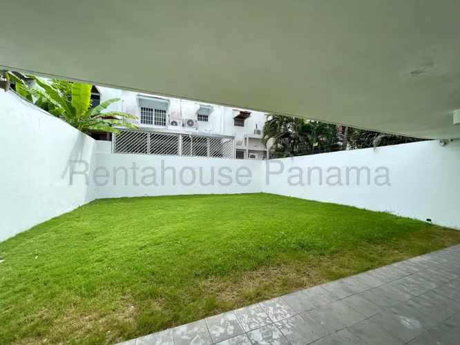 Venta de Casa Exclusiva con 500 m2 de Terreno en Obarrio 26-23GG