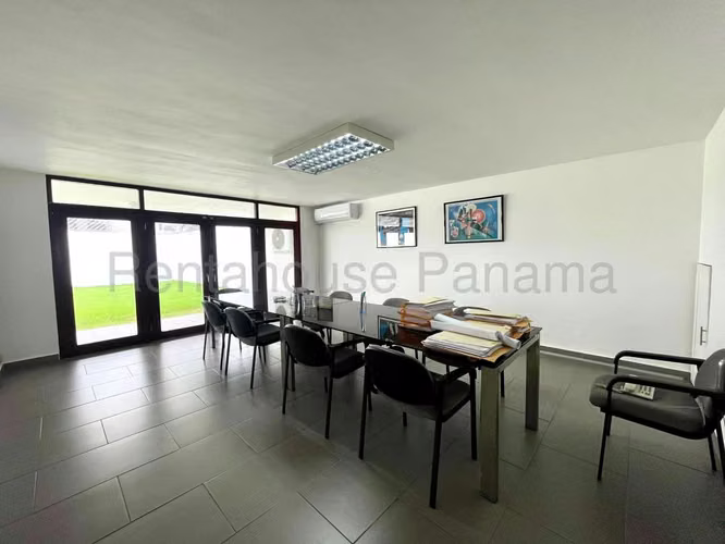 Venta de Casa Exclusiva con 500 m2 de Terreno en Obarrio 26-23GG