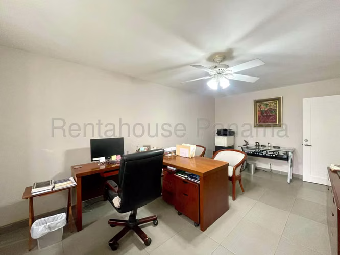 Venta de Casa Exclusiva con 500 m2 de Terreno en Obarrio 26-23GG