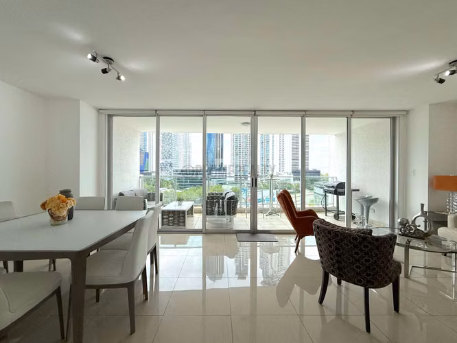 Espacioso Apartamento para la Venta en Costa del este