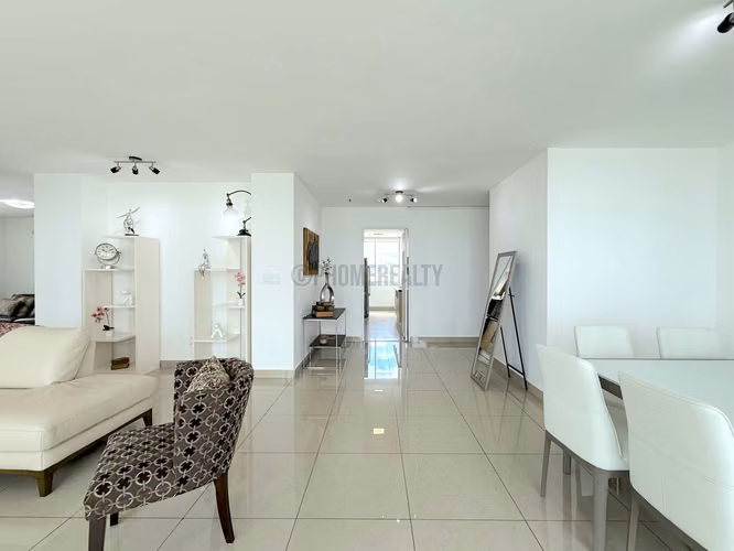 Espacioso Apartamento para la Venta en Costa del este