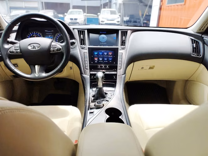 Infiniti Q50 2015