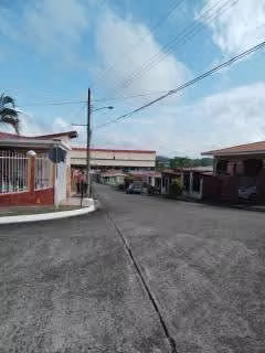 CASA VENTA ARRAIJAN A SOLO 1 MINUTO DE LA ESTACIÓN DEL TREN $ 120,000.00