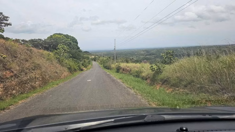 vendo terreno en la Laguna de San Carlos con vista insuperable - Imagen 9