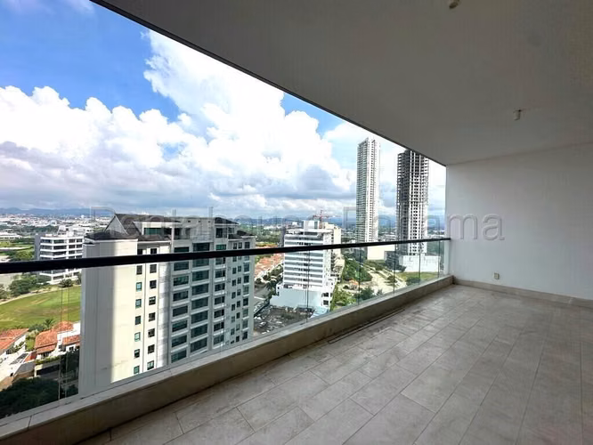 Venta de Apartamento de 345 m² en PH Albatross, Santa María 26-4075GG