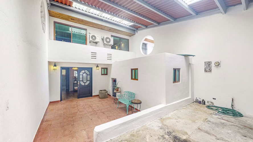 Venta de acogedora casa en Altos del Golf