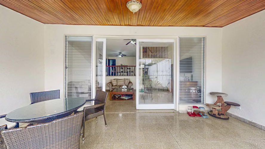Venta de acogedora casa en Altos del Golf