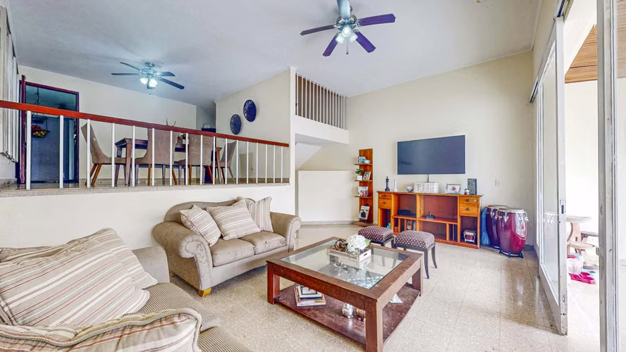 Venta de acogedora casa en Altos del Golf